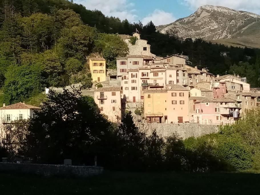 Les Deux Pentes Apartment Sausses Bagian luar foto